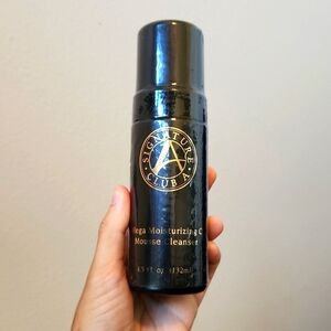 New Signature Club A Moisturizing Cleanser